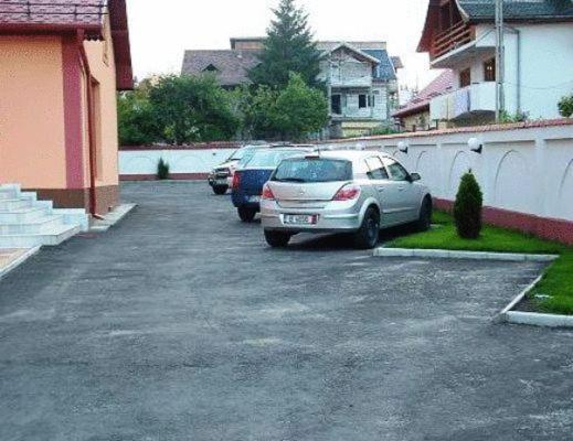 Hotel Maria Râmnicu Vâlcea Esterno foto